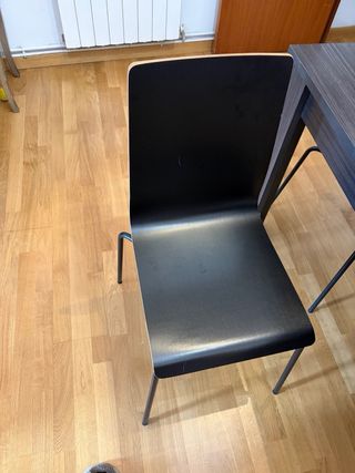 Mesa comedor y 4 sillas madera y metal