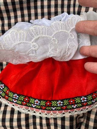 Vestido de muñeca tradicional