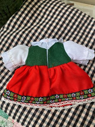 Vestido de muñeca tradicional
