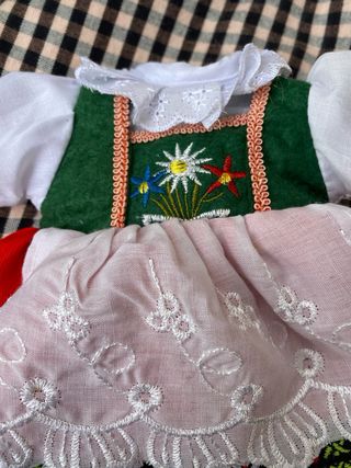 Vestido de muñeca tradicional