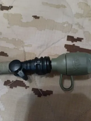 Bolsa de hidratació estilo Camelbak con diseño ACU