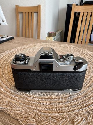 Cámara Canon AV-1 Plata y Negra