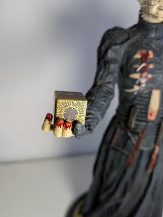Neca, figura escala 1/4, 18"  Pinhead  Hellraiser.