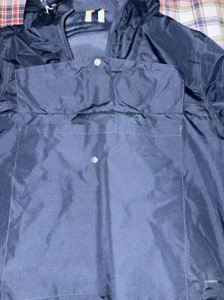 Cazadora Ellesse azul con capucha