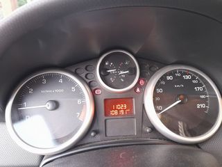 Peugeot 207 + 1.4i 75cv