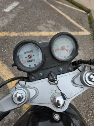 Daelim Roadwin 125 Negra