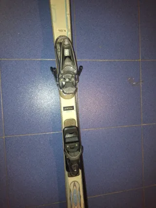 Esquís Dynastar con fijaciones Look
