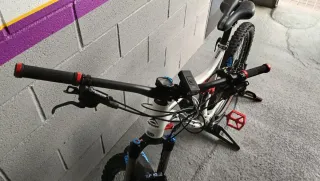 Bicicleta Merida Blanca Doble Suspensión.