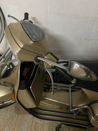 Vespa 125 Dorada Vintage
