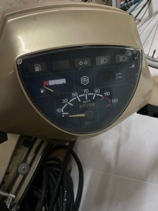 Vespa 125 Dorada Vintage