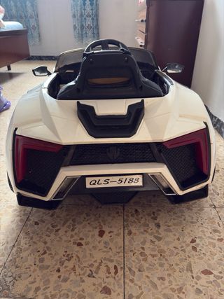 Coche eléctrico infantil blanco