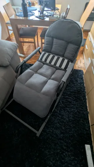 Butaca reclinable gris con cojín NUEVA