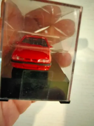 AWM 1/87 Renault 19 Cabrio Rojo