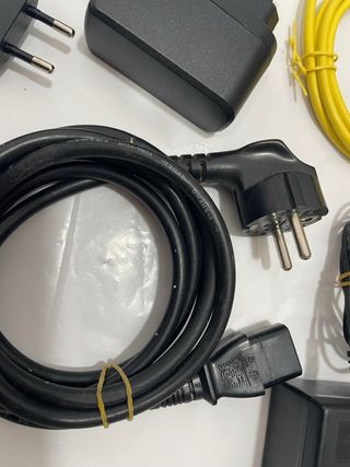 Lote cables ordenador y WiFi