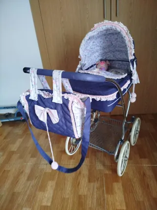 Cochecito de muñecas clásico