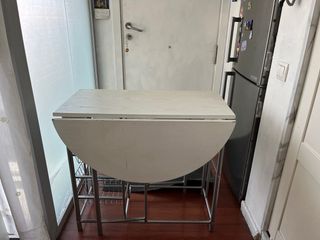 Mesa de estudio plegable blanca