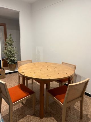 Mesa redonda de madera