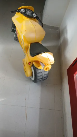 Moto de juguete infantil amarilla NEGOCIANLE