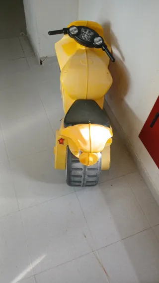 Moto de juguete infantil amarilla NEGOCIANLE