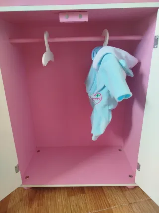 Armario para muñecas bebé