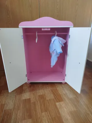 Armario para muñecas bebé