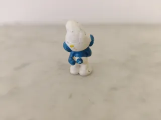 Pitufo tímido figura azul