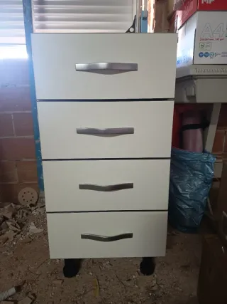 Cajonera metálica gris y blanca