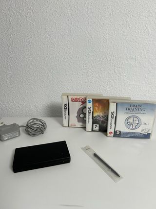 Nintendo DSi Negra + 3 Juegos