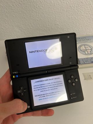 Nintendo DSi Negra + 3 Juegos