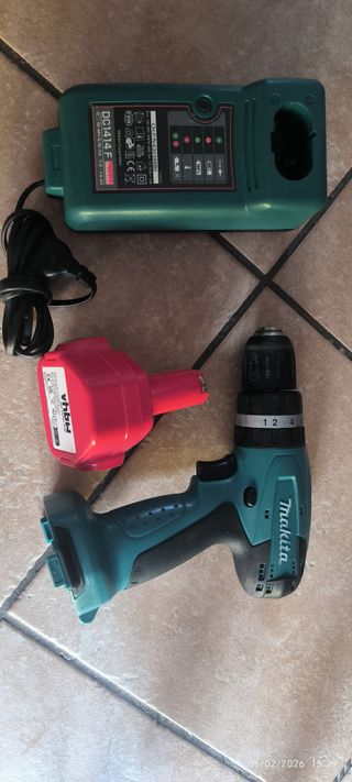 Taladro Percutor Makita 8271 D 12 V Batería y carg