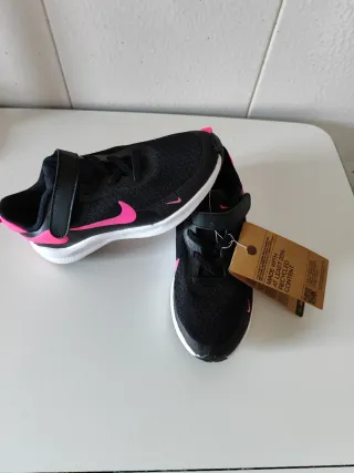 Zapatillas Nike niña talla 30 (18.5 cm)