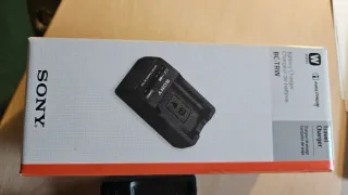 Cargador Sony BC-TRW, nuevo en su caja