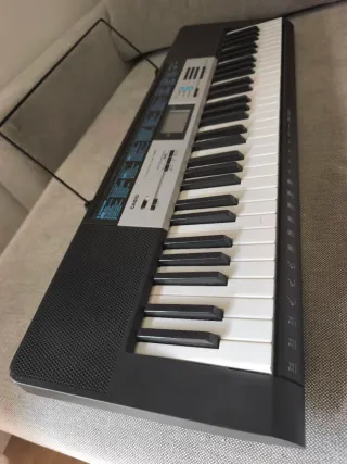 Teclado Casio LK-136