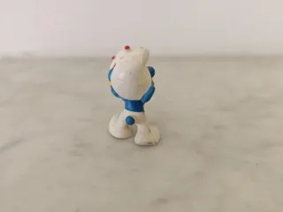 Pitufo comilón con pastel