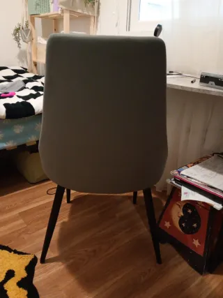 Silla de comedor gris aterciopelada