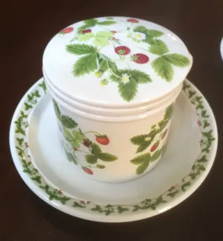 Tazze e piattini in ceramica inglese