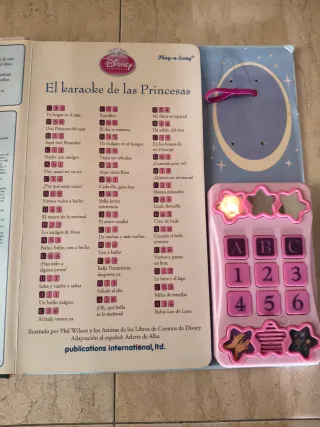 Lote de 2 libros interactivos.