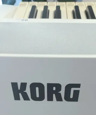 Piano Korg Eléctrico Blanco