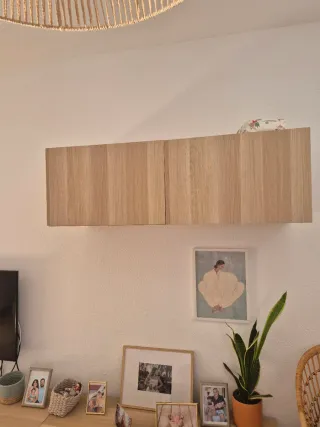 Mueble IKEA BESTÅ con puertas efecto roble