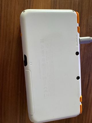 Nintendo 2DS XL Bianca e Arancione