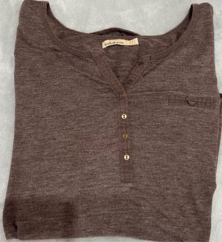 Camiseta manga larga marrón botones