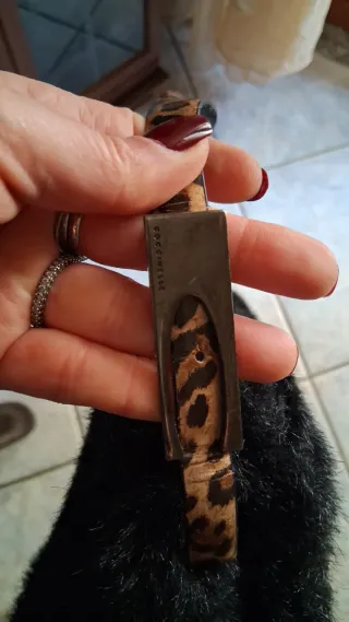 Borsa nera in pelliccia sintetica coccinelle