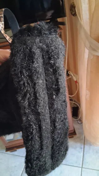 Borsa nera in pelliccia sintetica coccinelle