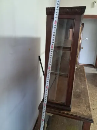 Mueble vitrina vintage madera y cristal