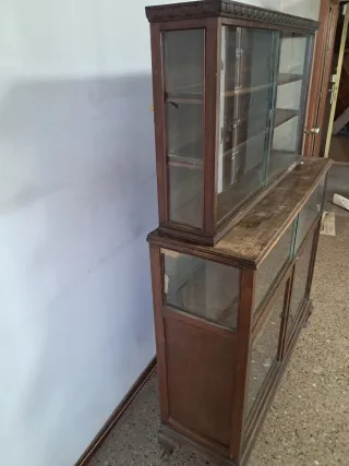 Mueble vitrina vintage madera y cristal