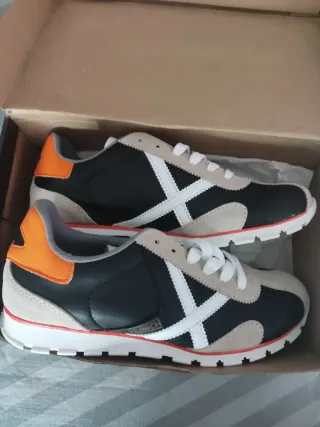 Zapatillas Munich Negras y Naranjas NUEVAS