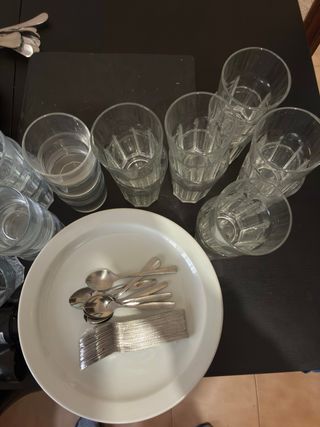 Lote menaje cocina: cubiertos, tazas, platos