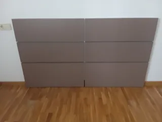 Cabecero de cama beige y marrón