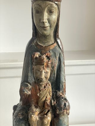 Virgen románica entronizada con Niño