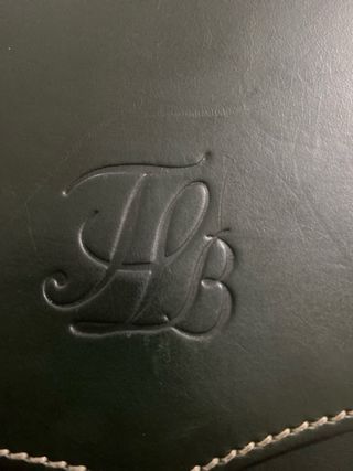 Bolso de piel verde con logo HB